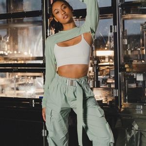 CLOSET CLOSING* Noa cargo halogen